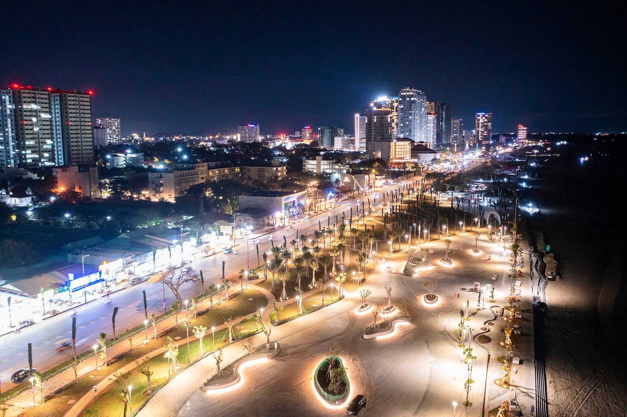 Bãi Sau Vũng Tàu Lung Linh Trong đêm Như ‘nàng Tiên’ Vừa Thức Giấc